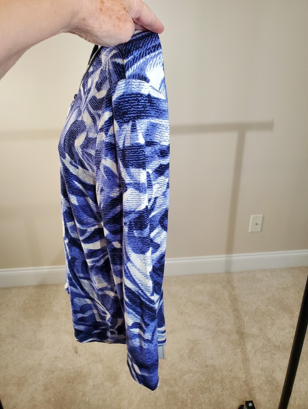 Chico's - Indigo Abstract Swirl Print - Zipper Accent Top Size 1 Medium - Picture 7 of 16